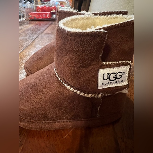 UGG Erin slipper booties, boy or girl, size 4 (6-12 months) - Picture 2 of 9